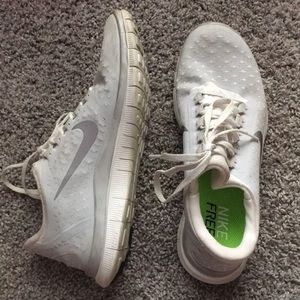 WHITE NIKE FREES